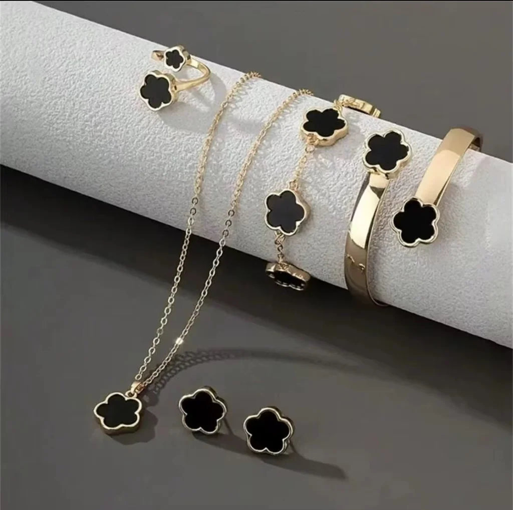 *PREORDER* Five Clover Jewelry Set